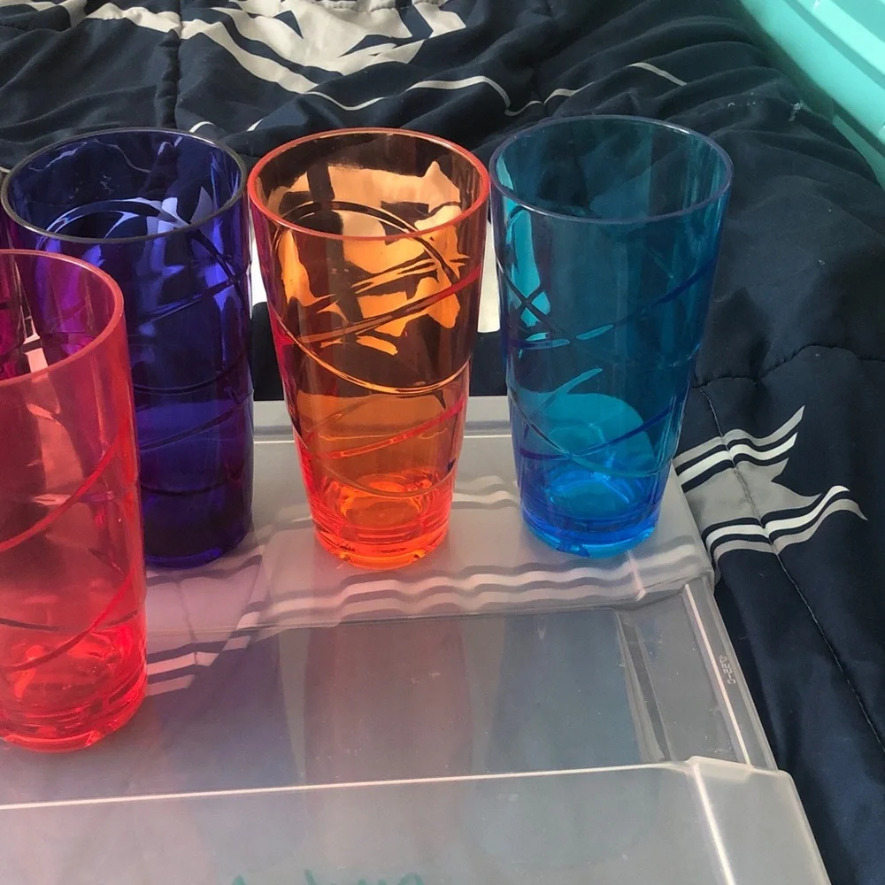 Multicolor Acrylic Drinking Glasses - Set of 8 ❣️Ship Alone❣️